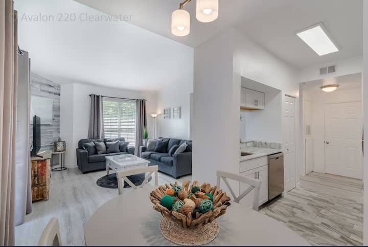 Поглед кон трпезаријата и дневната соба