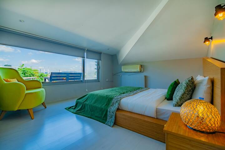 Duplex Penthouse Apt. Galataport gallery image 2