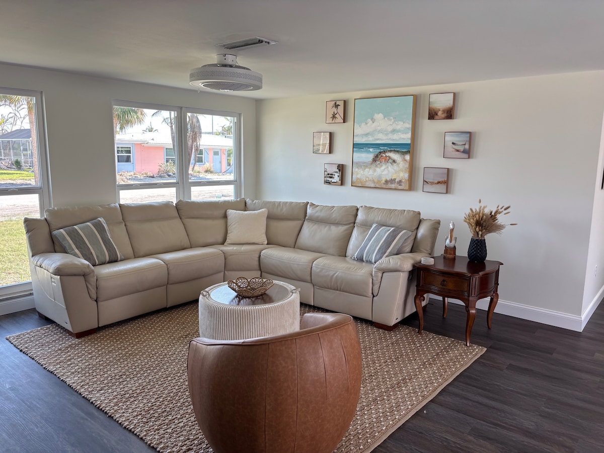 Successful Airbnb property: Cozy beach house with pool in Manasota Key
