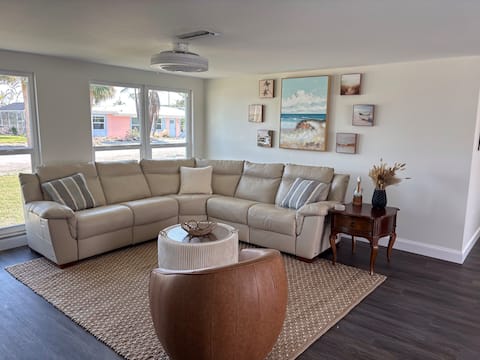 Successful Airbnb property: Cozy beach house with pool in Manasota Key