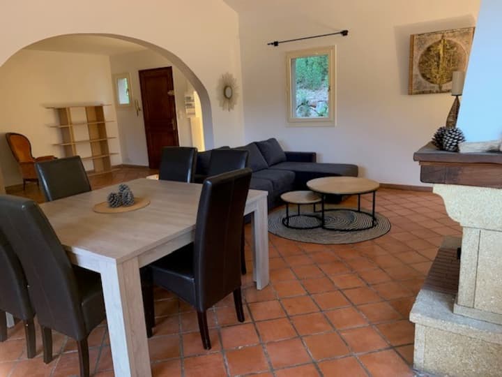 Appartement De 85 M² - Fréjus