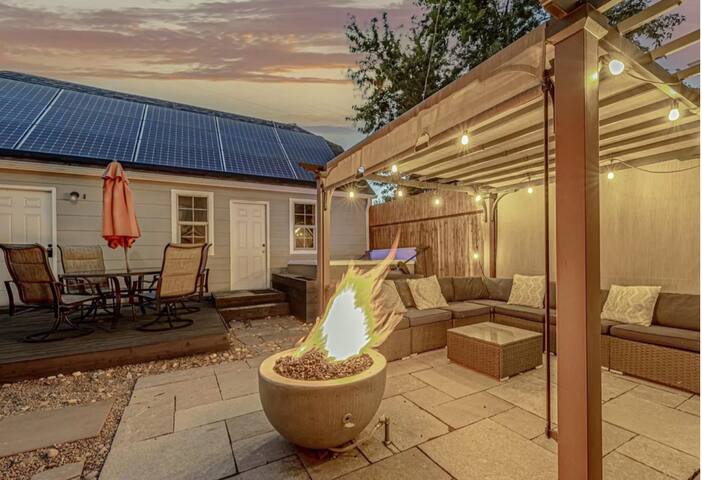 NEW! Lux City Park Bungalow w/Hot Tub – Sleeps 14! gallery image 4