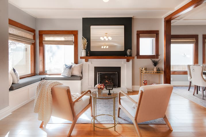 Lux-Walk to City Park HotTub-Firepit-Cozy Porch