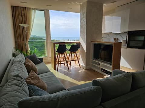 Exceptional apartment with 180-degree sea view.