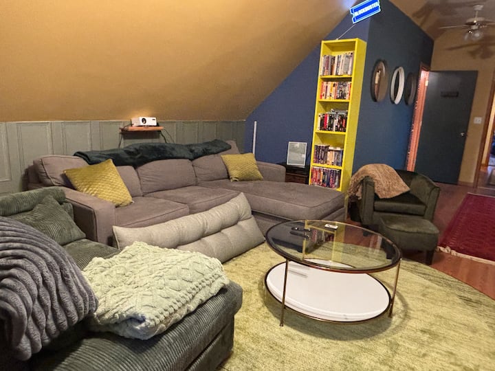 ★ „Prekrasan i prostran smještaj na Airbnbu. Soba za film bila je vrlo udobna!”