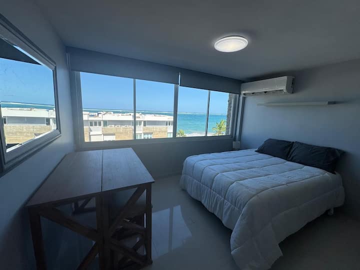 Renovated Beachfront Studio Next To Cafes/restos - San Juan