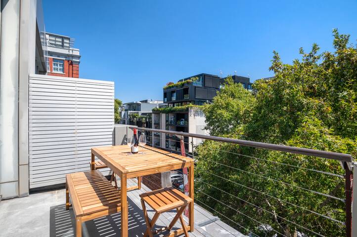 Designer Warehouse Conversion – Penthouse gallery image 5