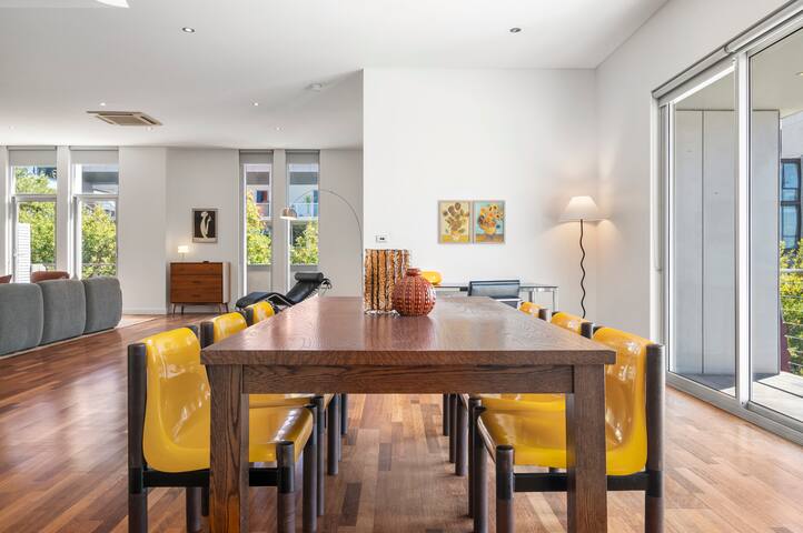 Designer Warehouse Conversion – Penthouse gallery image 2