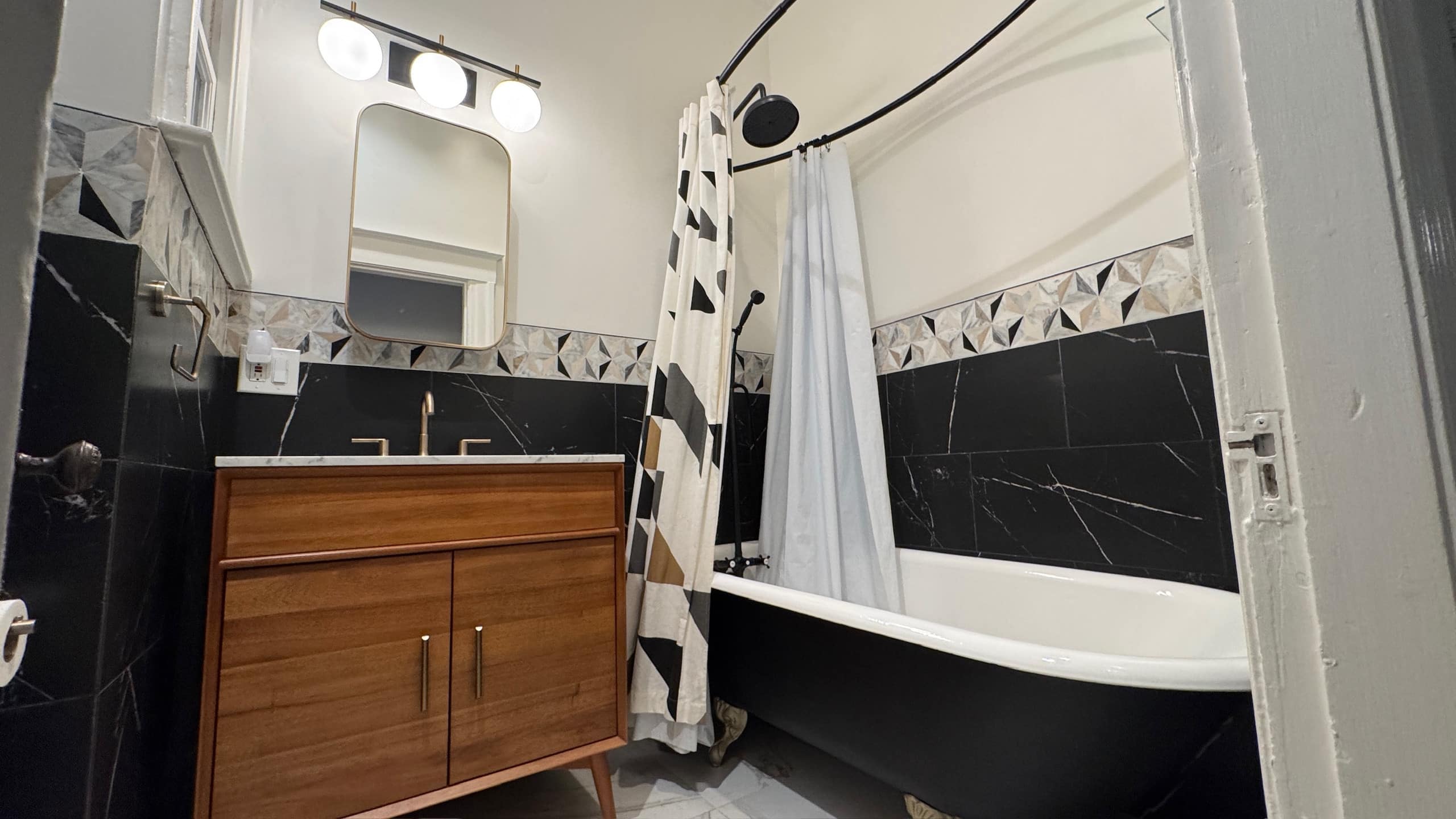 Condo in San Francisco · ★4.97 · 3 bedrooms · 5 beds · 2 baths - Image 9