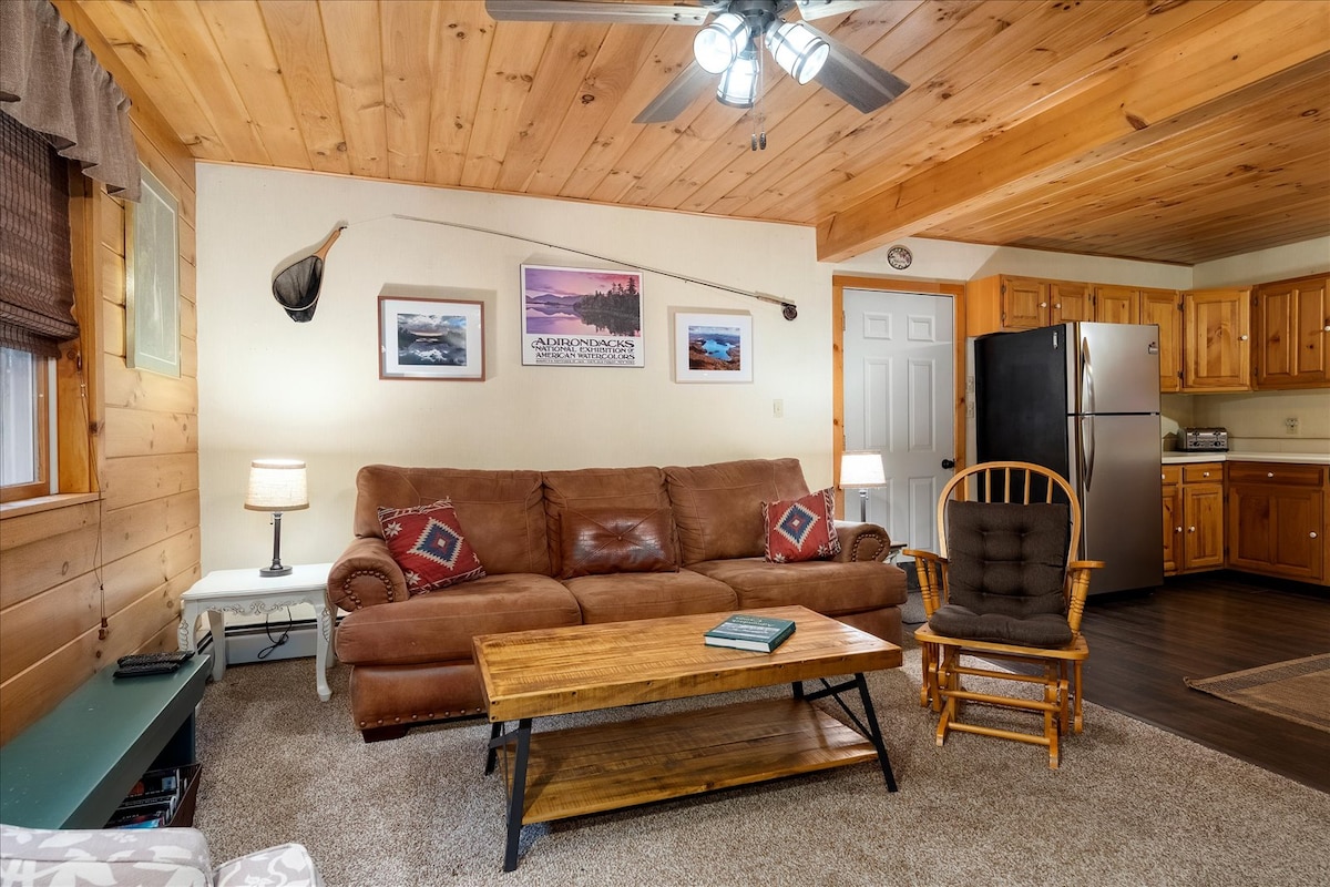 Popular Airbnb listing: Eagle Bay ADK House Vacation in Eagle Bay