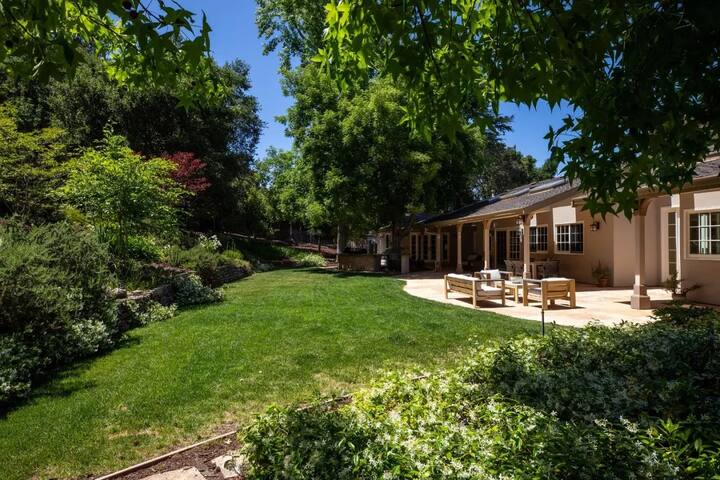 Estate in Los Altos : Backs to Rancho Preserve gallery image 2