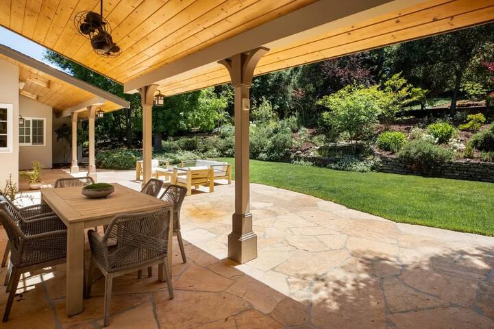 Estate in Los Altos : Backs to Rancho Preserve gallery image 5