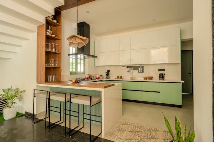 Full kitchen image 1