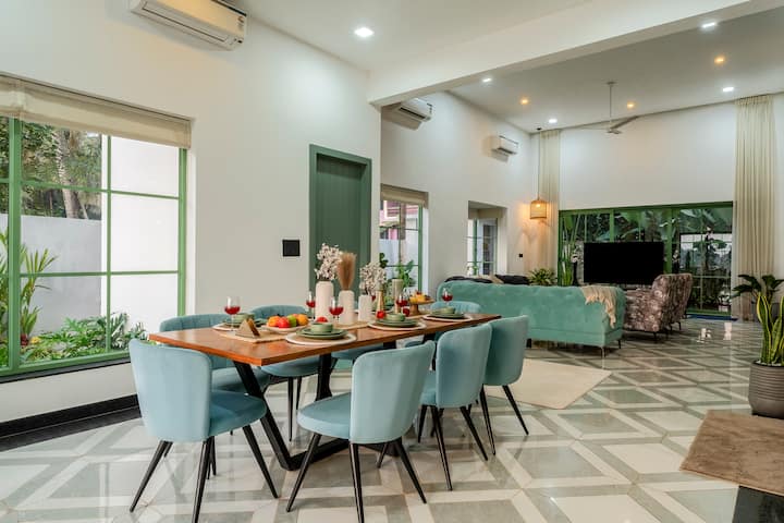 Dining area image 5