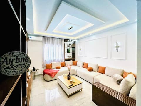 Elegant & Contemporary Stay