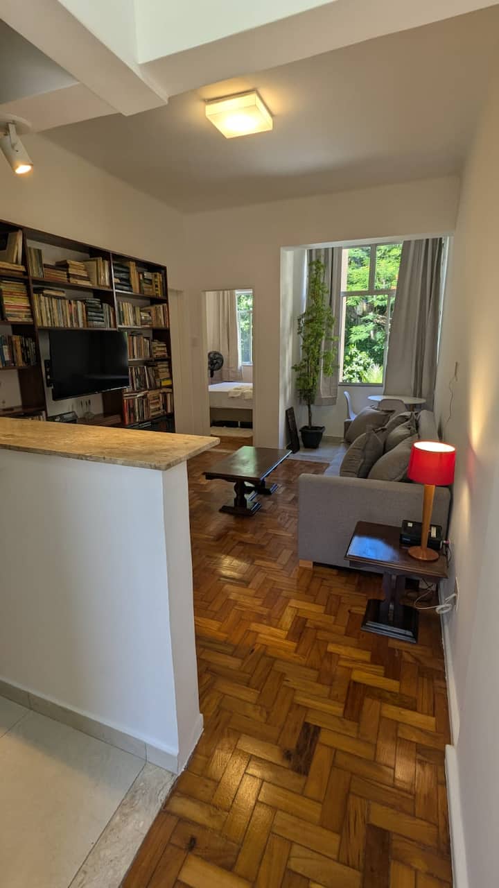 Sofá cama, 500 mega internet de fibra óptica y TV inteligente con teléfono y otros canales de películas 