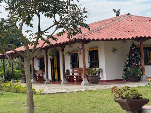 Cacique Amarillo. Hotel Estate.