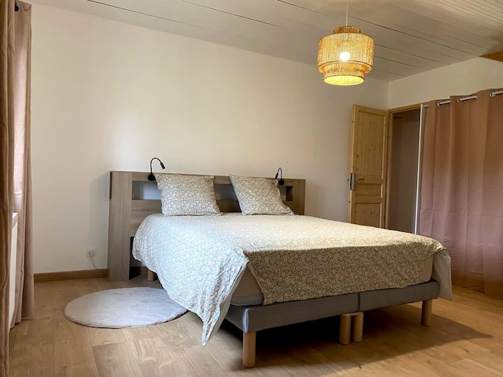 Schlafzimmer 1