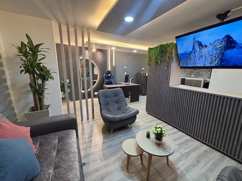 Popular Airbnb listing: Digital nomad Loft | A/C | Parking | Gym in El Ingenio