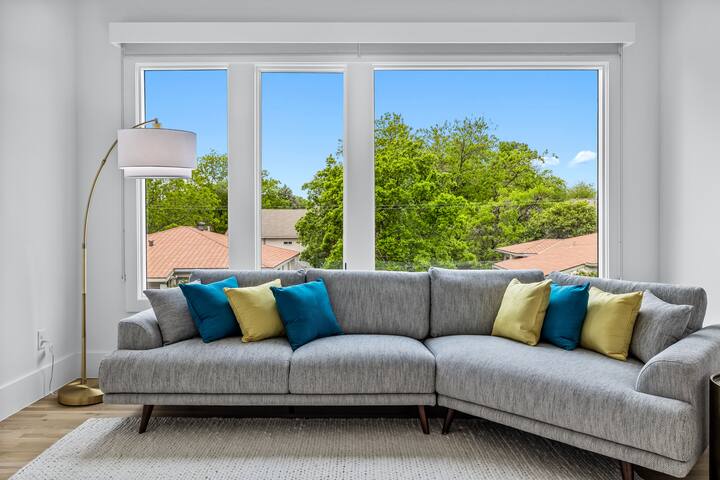 Modern Luxury Lower Greenville gallery image 3