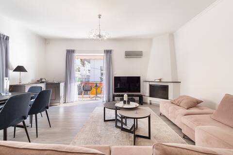 Top performing Airbnb: Cozy Apartment Next to the Acropolis in ΤΡΙΩΝ ΙΕΡΑΡΧΩΝ