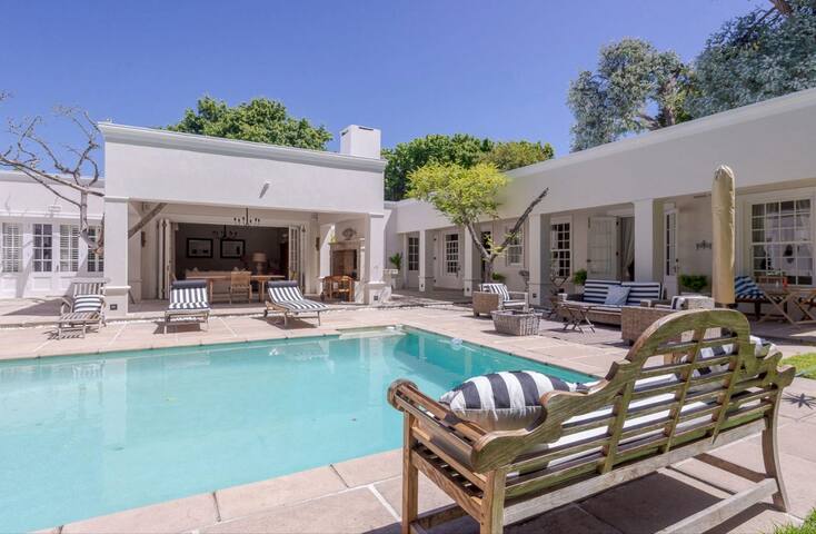 Dalton House – 5 Bed Villa with Pool and Garden gallery image 4