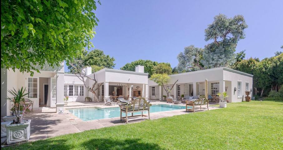 Dalton House – 5 Bed Villa with Pool and Garden