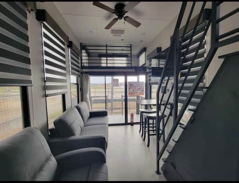 Top performing Airbnb: The Wolf Den - Lakefront Luxury in Lake Houston