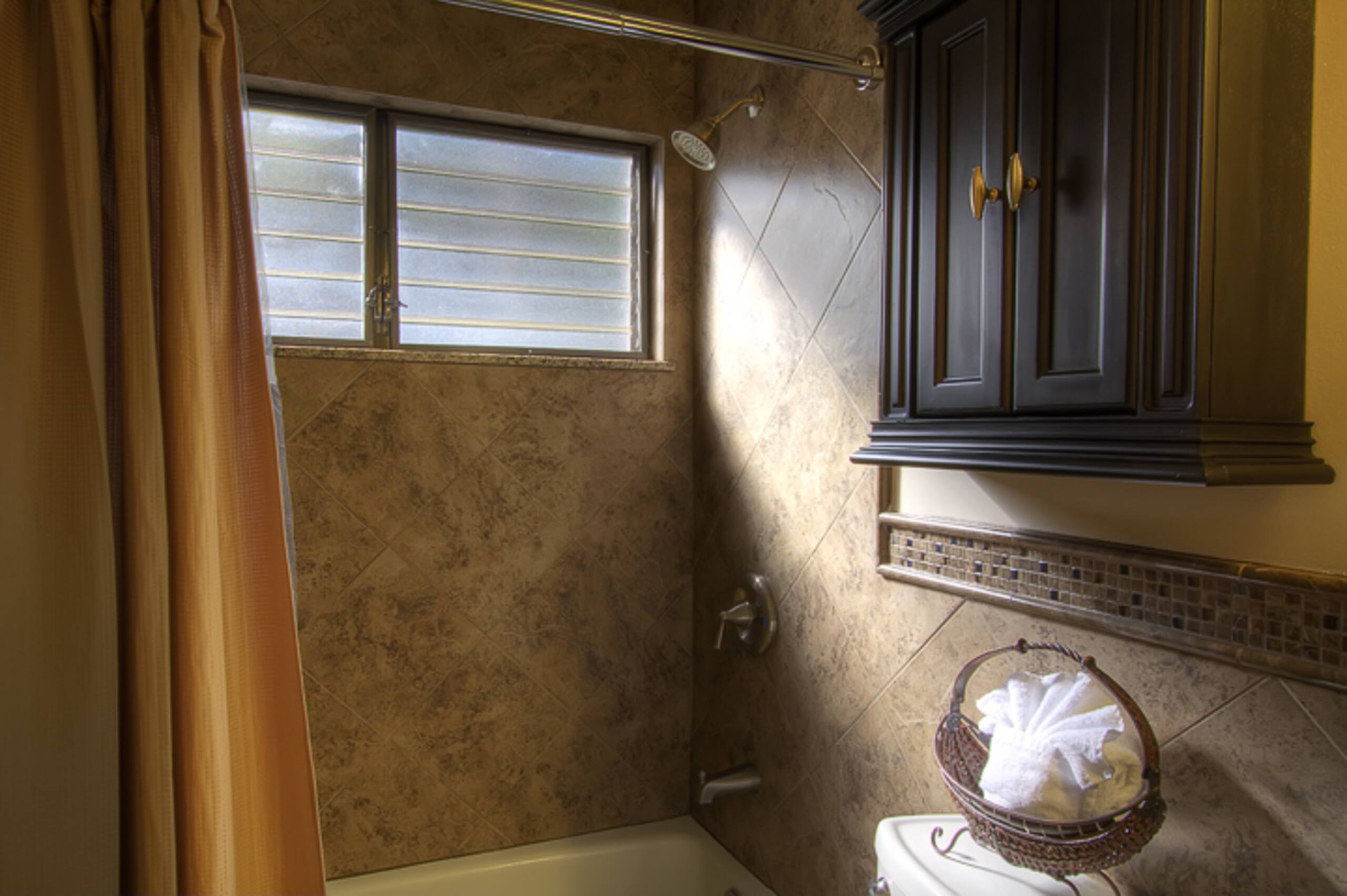 Low rates- A/C-free parking-no resort fees KR131 - Image 37
