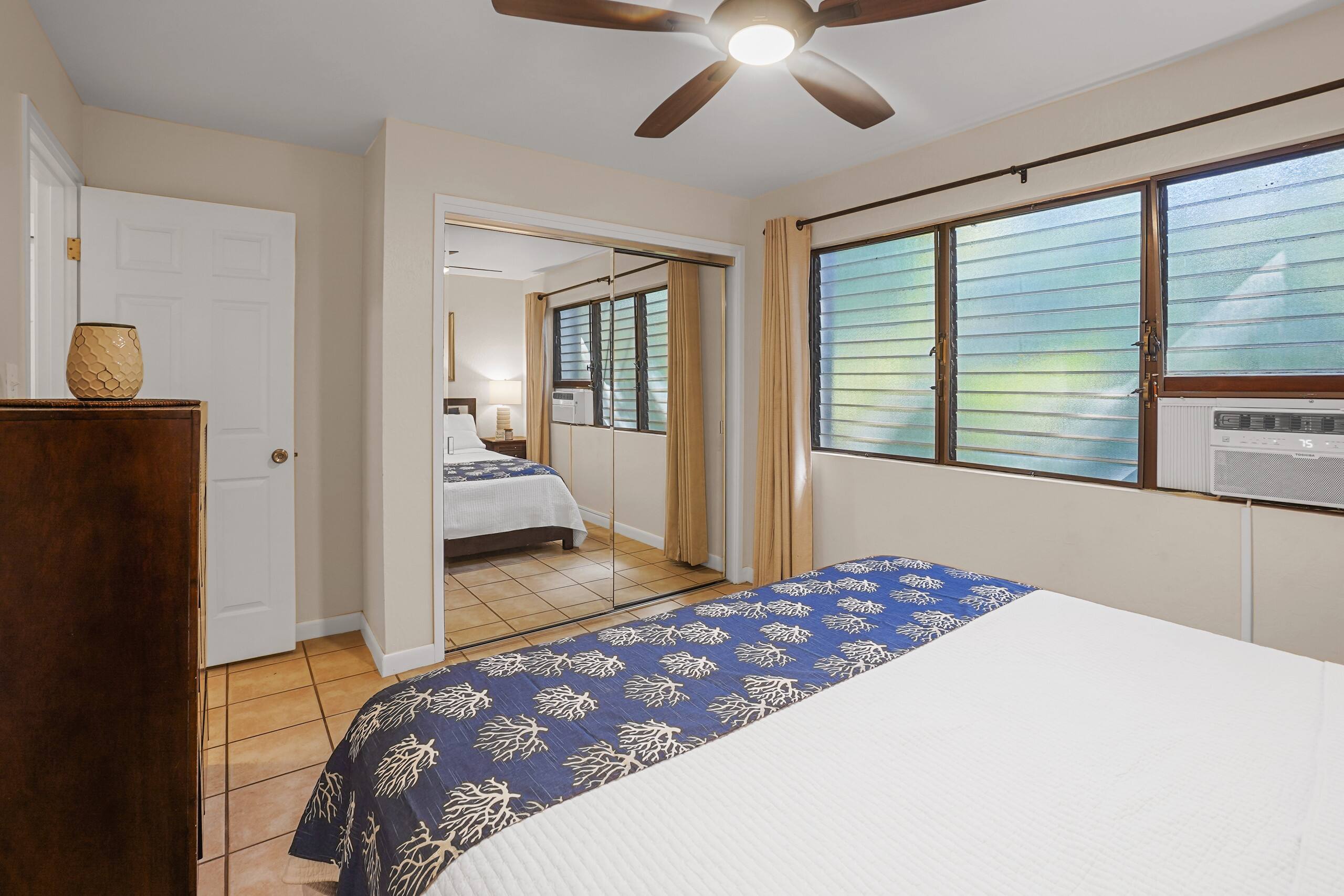 Low rates-tropical resort. A/C free parking KR120 - Image 6