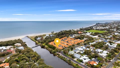 Ocean Breeze Villa - Close to Town and the Beach