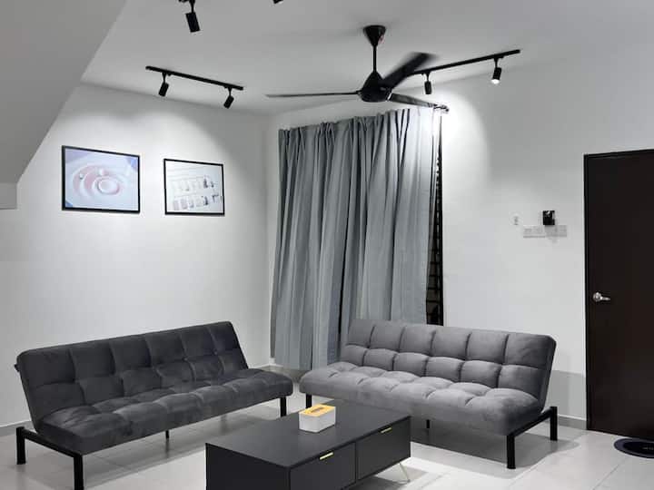 Senai 14pax The Joyous Home Pooltable Airport Jpo - Senai