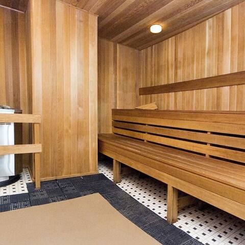 Amazing View,Central Location Apartment w/ Parking gallery image 5