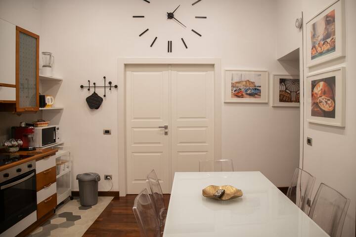 Hello Chiaia -appartamento nel cuore di Napoli gallery image 4