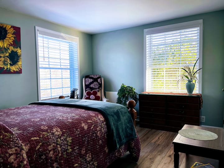 #2 Queen bedroom