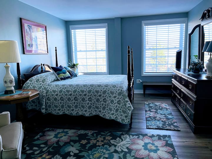 #1 Queen Master Bedroom