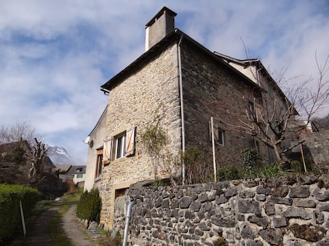 House in the heart of the village of Lescun.