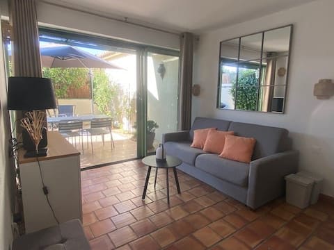 Top Airbnb: Air-conditioned Mazet 10 Les Jardins de Fontanille in Saint Rémy De Provence