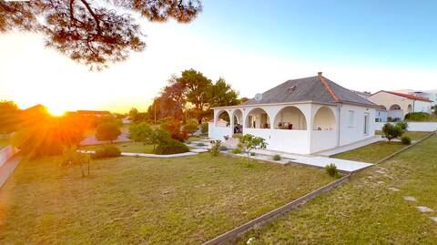 Cozy Holiday Home with Sea View & Large Terrace