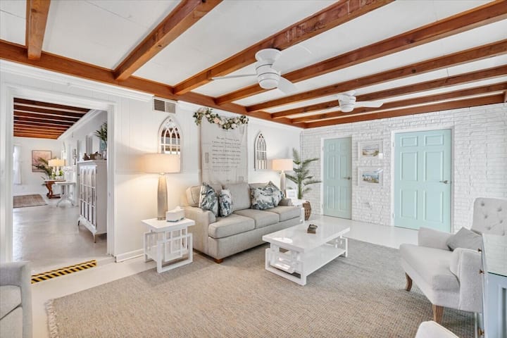 Barbee's Beach House - Oak Island, NC