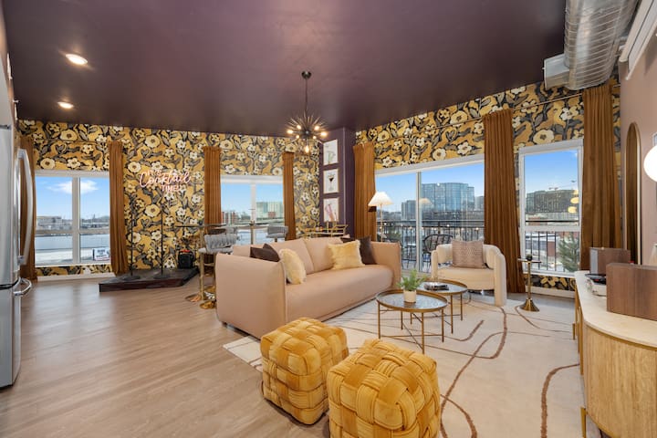 Glamorous Speakeasy · Photo Booth · Free Parking