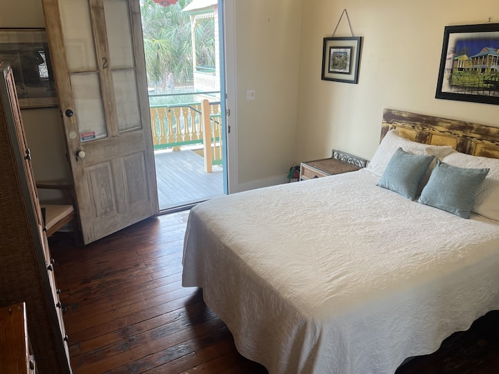 Mar Villa Guesthouse    
Room 2 - Mandeville, LA