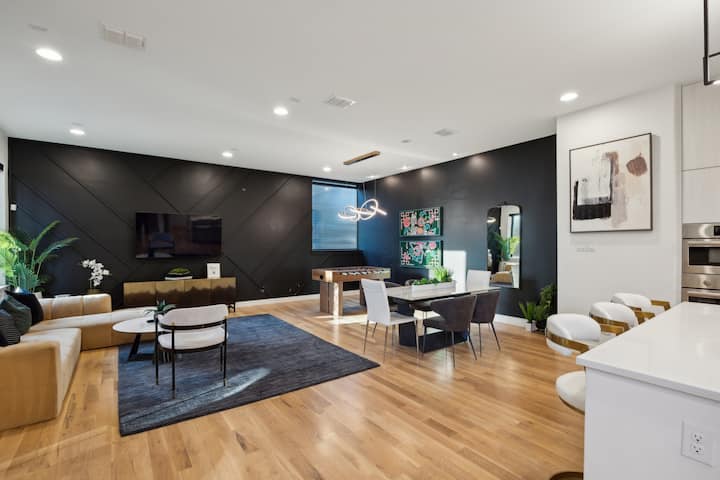 Downtown Dallas | Rooftop Deck | Stunning Design - Dallas, TX