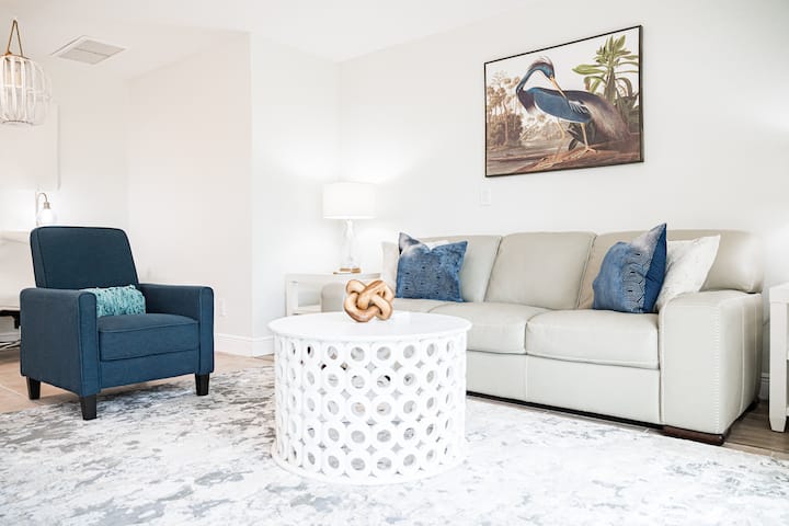 Stylish Coastal Home – King Bed + Golf Cart Add-on - Indian Shores, FL