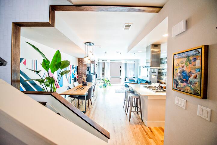 Modern 3-Story Sanctuary w/ Private roof Oasis gallery image 3