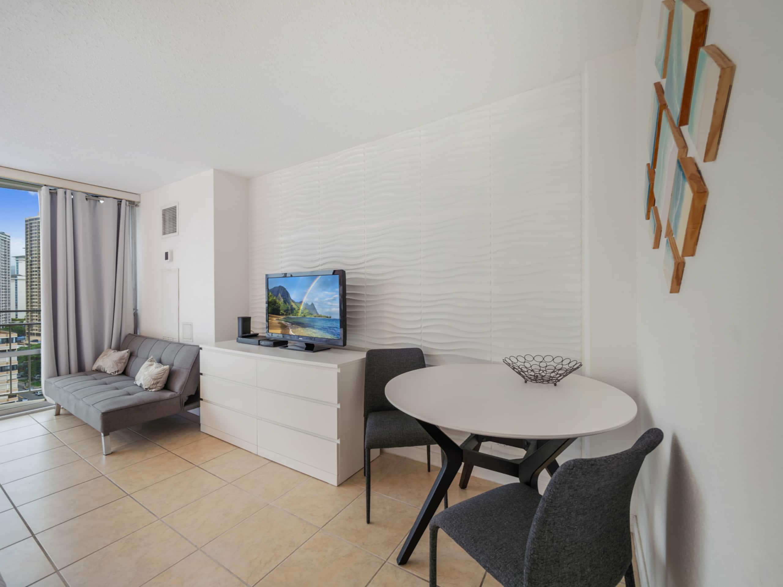 Studio with Full Kitchen at Ilikai Marina - Image 7