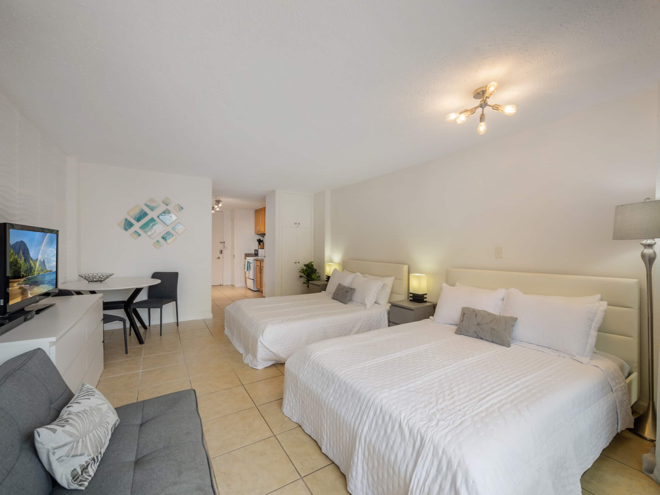 Studio with Full Kitchen at Ilikai Marina - Image 1