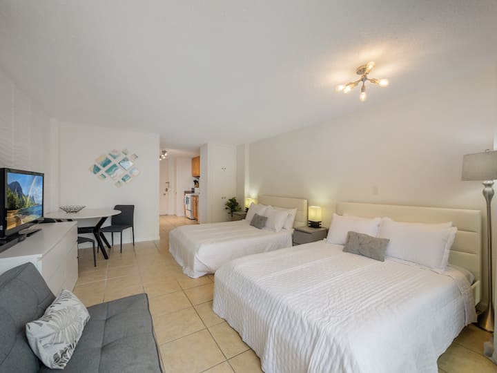 Studio With Full Kitchen At Ilikai Marina - Kailua, HI