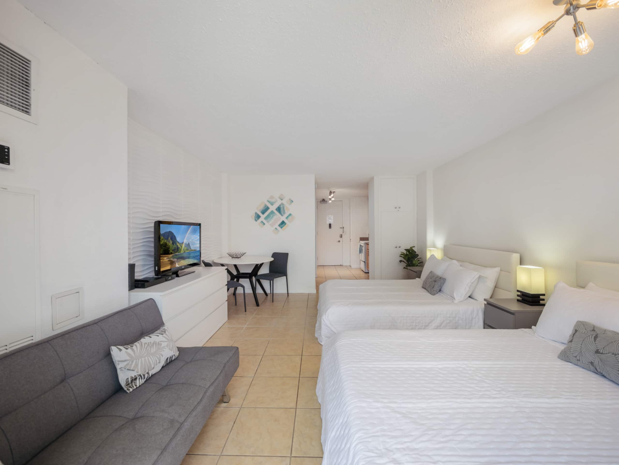 Studio with Full Kitchen at Ilikai Marina - Image 18