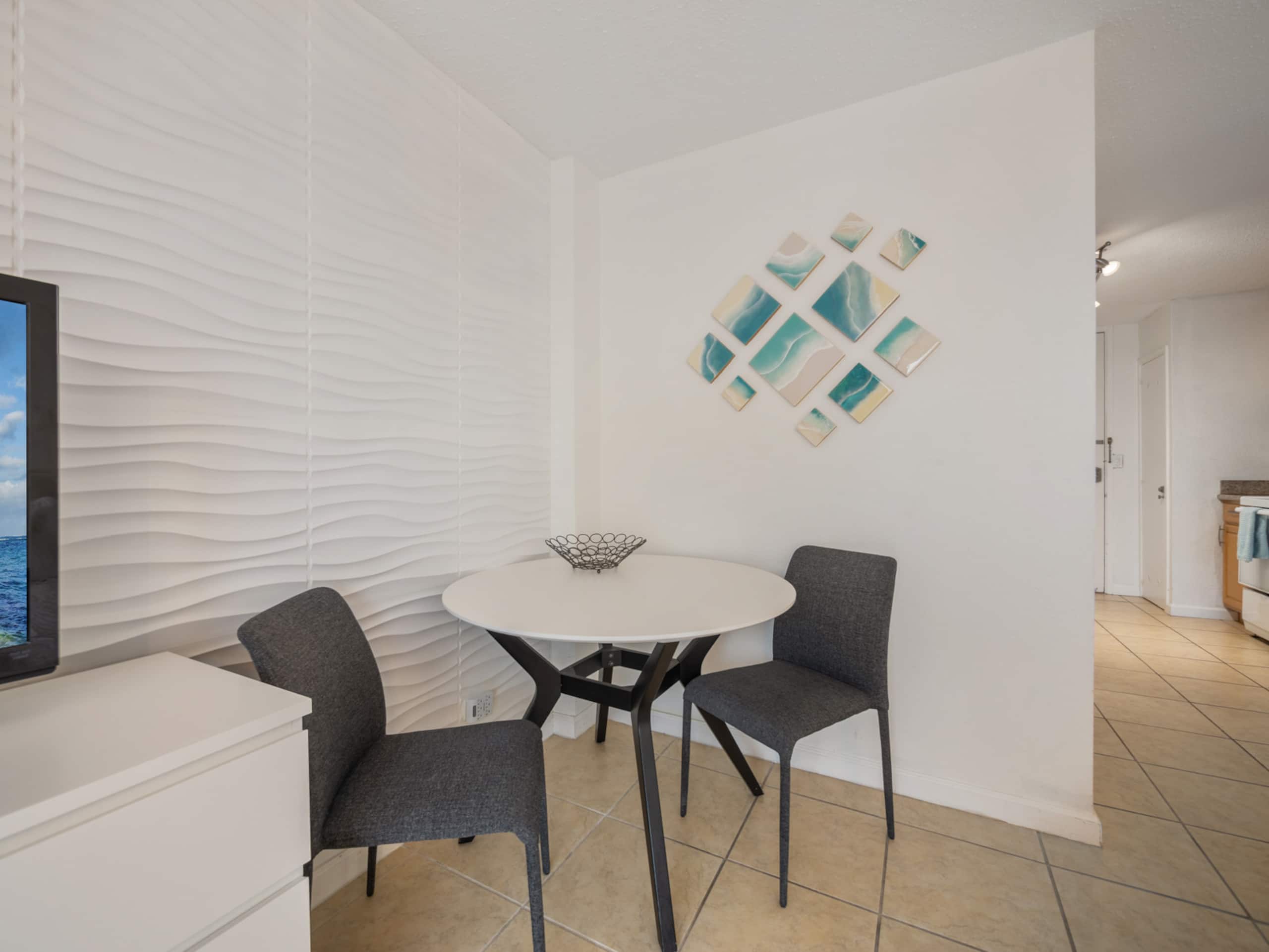 Studio with Full Kitchen at Ilikai Marina - Image 6